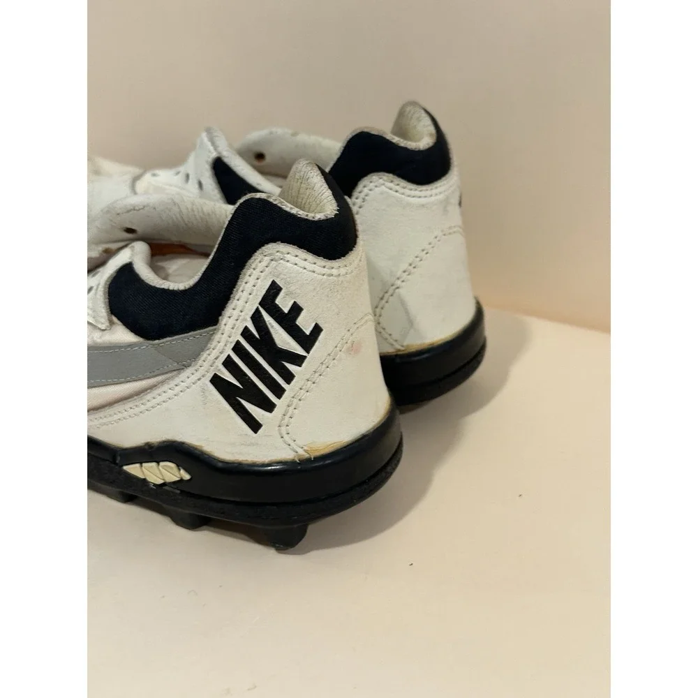 Nike Shark Cleats Size 10.5 (missing Laces)‎